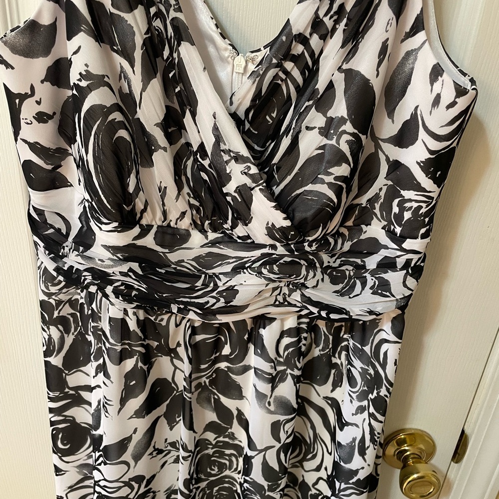 White House Black Market Black and White Floral Surplice Maxi Dress - Picture 4 of 7